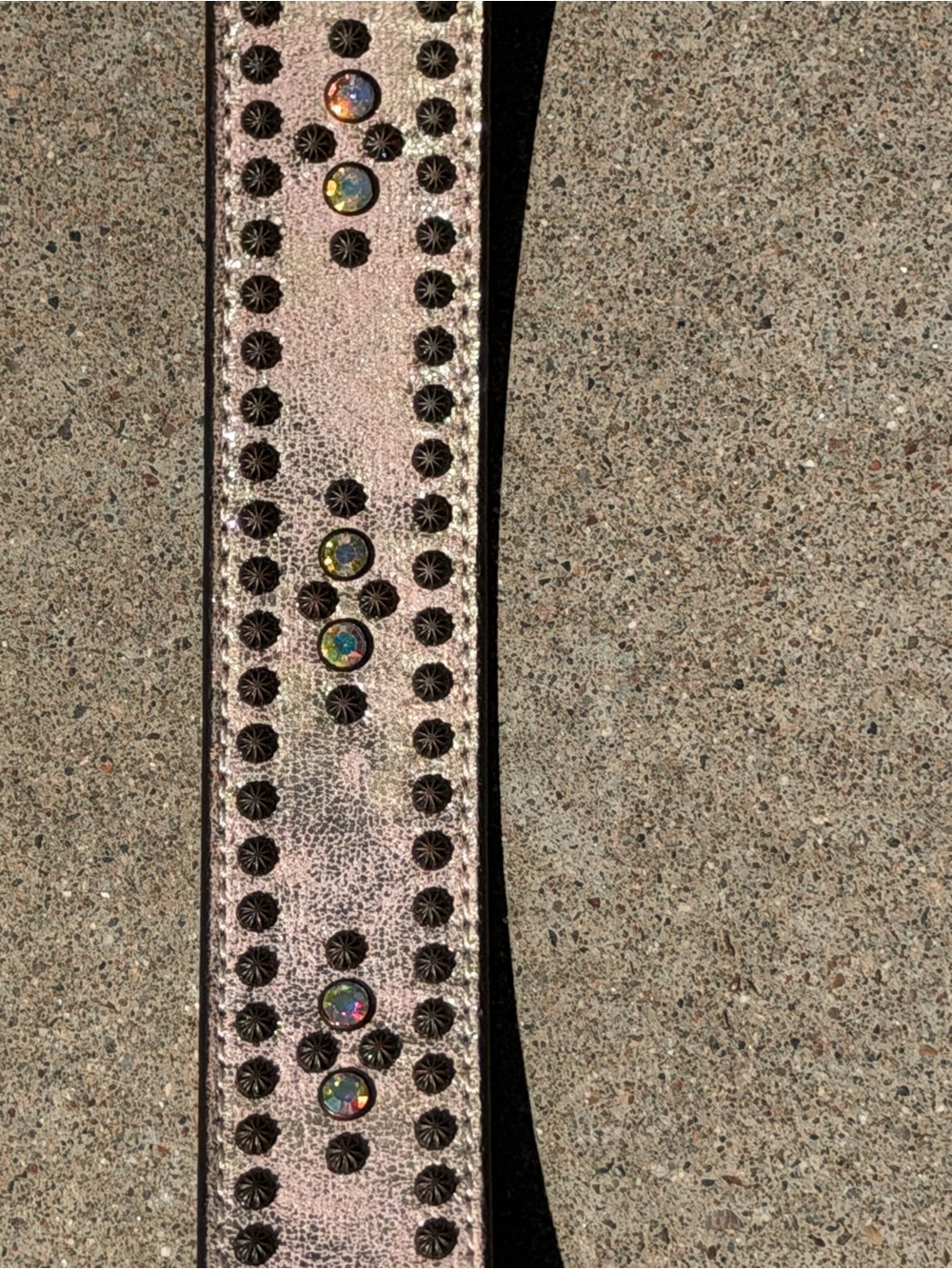NWT Ariat Women’s Metallic Rose Gold Bronze Studded Leather Western Belt Size L - Picture 3 of 3